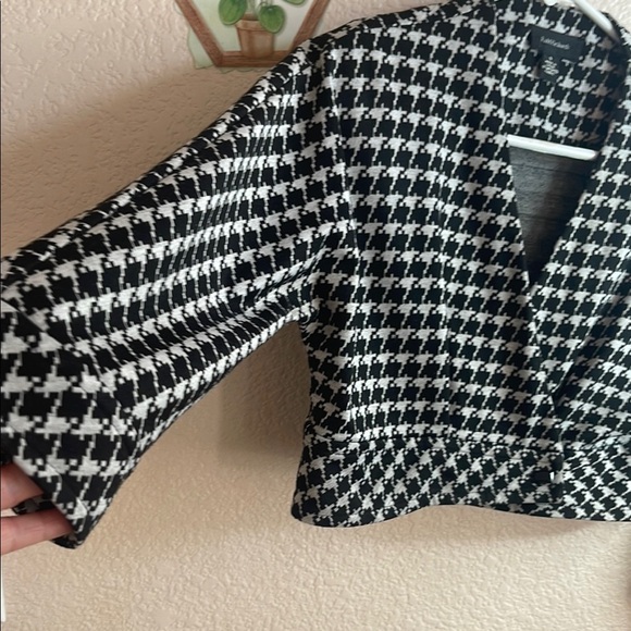 R & M Richards Black and White Cropped Blazer - Picture 3 of 10